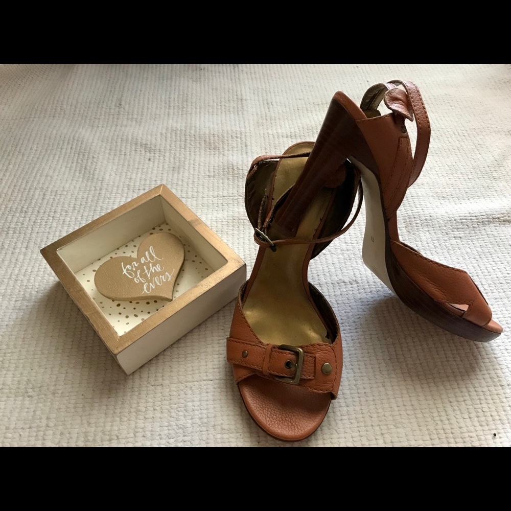 2/$15 Marc Fisher Tan/Orange Heels Size 7